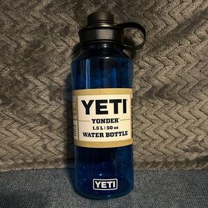 NWT Yeti Yonder 1.5 L / 50 oz Bottle, Big Wave Blue